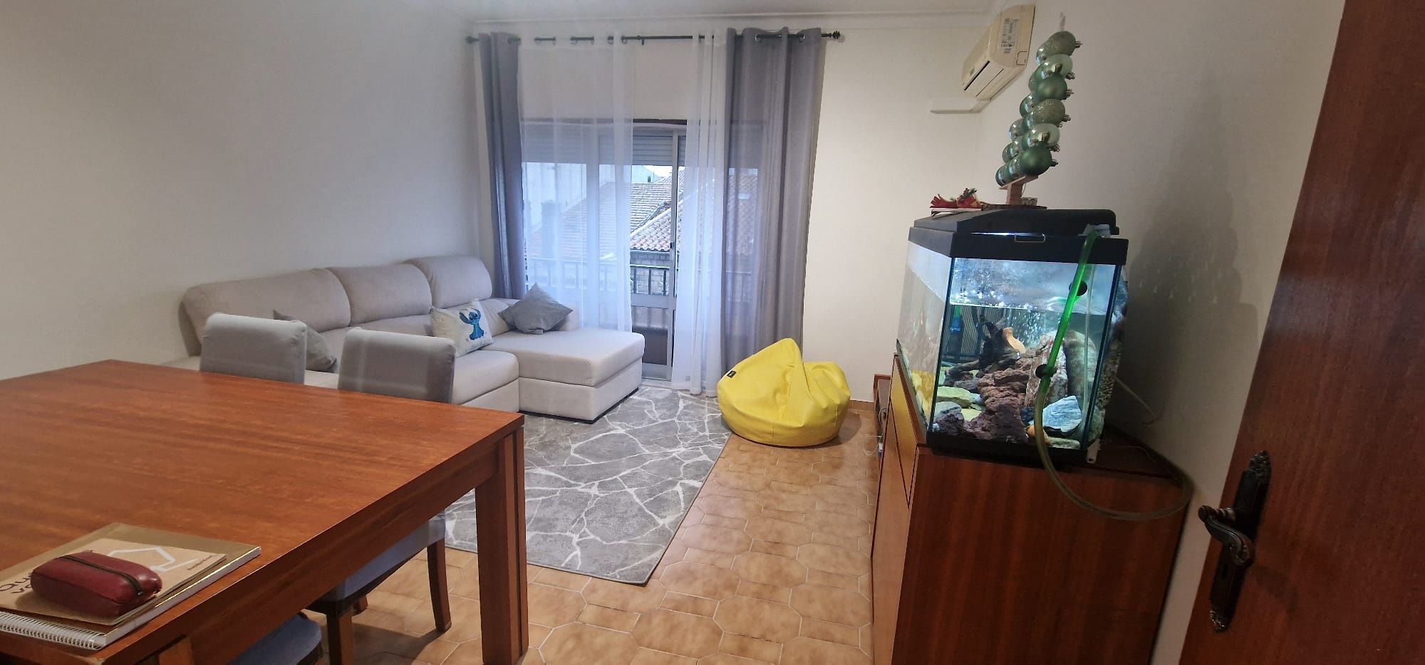 Apartamento t3 com arrecadação renovado