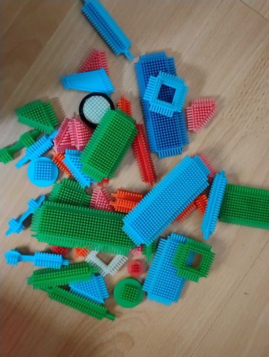 Klocki konstrukcyjne + pudełko z McDonald's