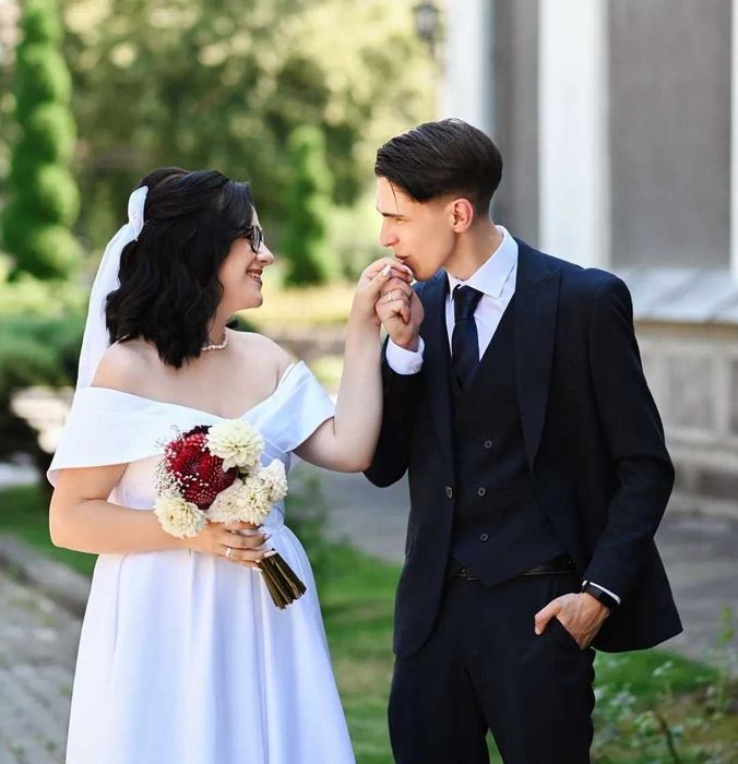 Весільна сукня, була одягнена один раз, шилася на замовлення