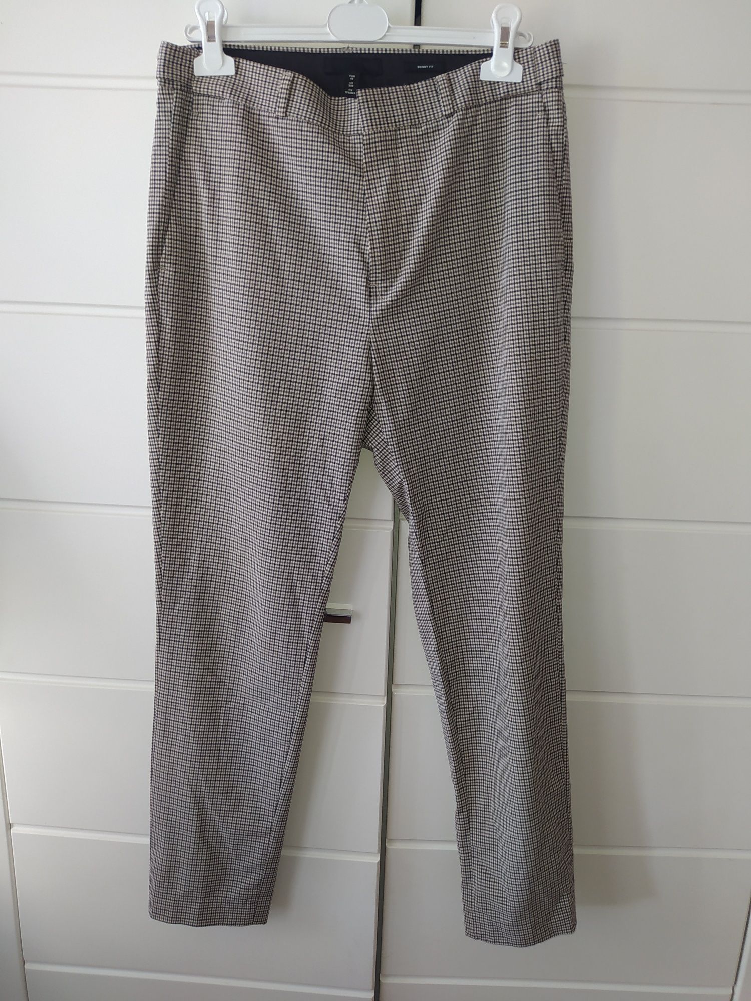 Męskie,eleganckie spodnie w kratę  H&M  r48 beżowe