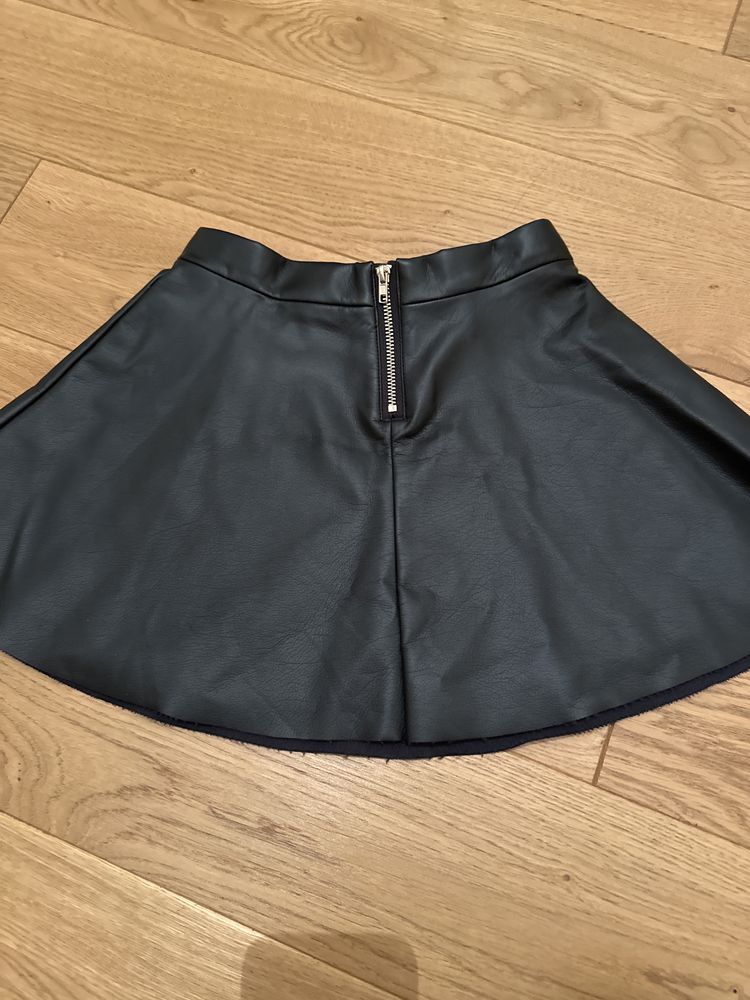 Spódniczka skóra ekologiczna, z koła , H&M, rozm.122, 6-7 lat