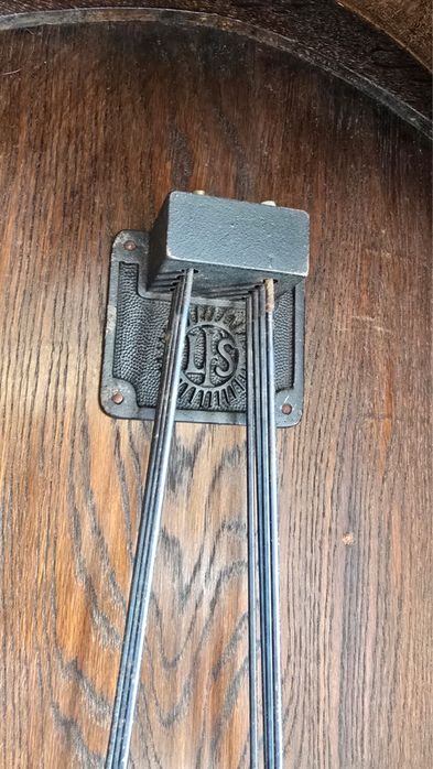 Stary zegar LFS stojący