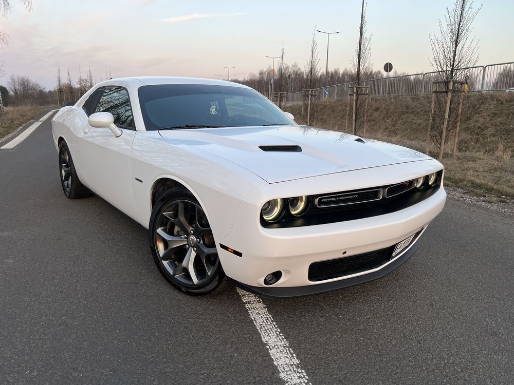 Dodge Challenger 5.7 HEMI V8