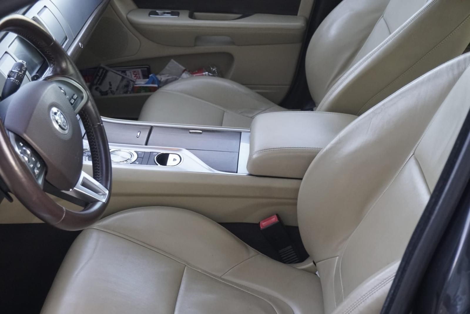Carro Jaguar XF 2.2 D 2013 Land Rover Limited com 120.000Km