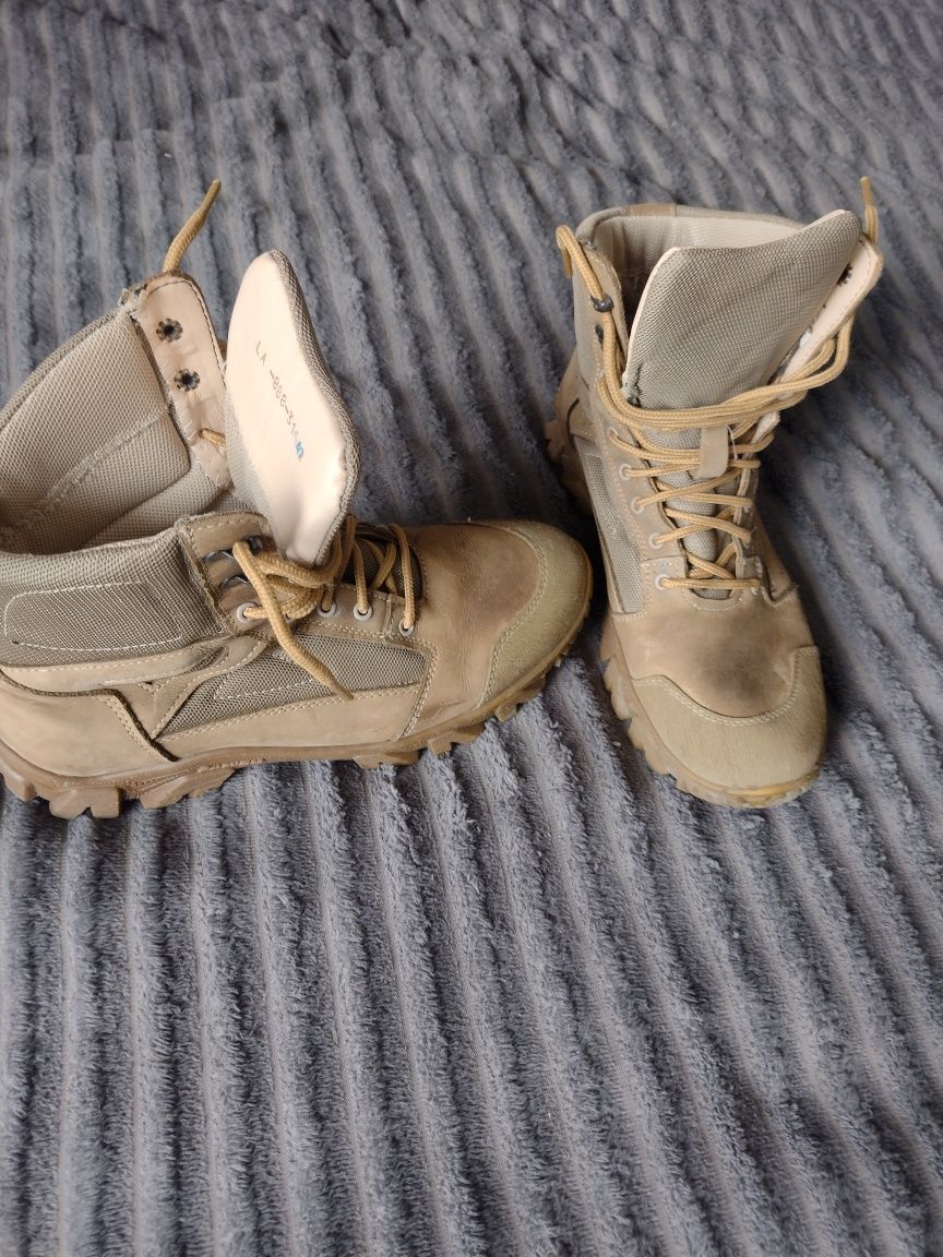 Військові ботинки