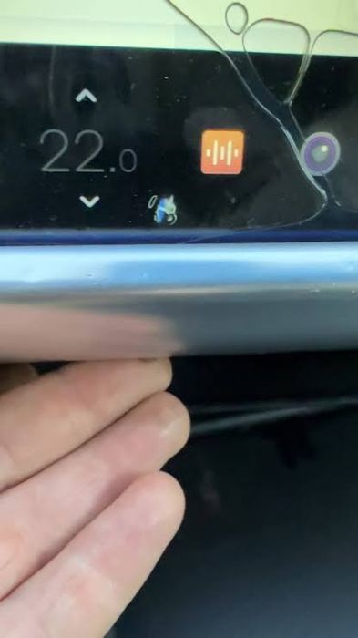 Tesla Display Servis усунення дефекту дисплеїв Tesla