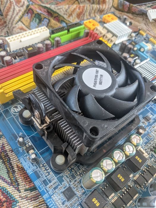 Продам материнка gigabyte ga-ma69vm-s2