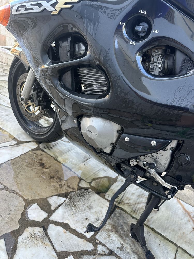 Suzuki gsx750f usada