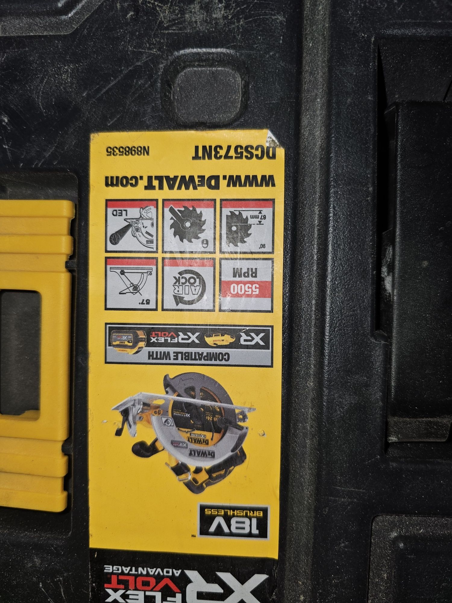 Пила дискова акумуляторна безщіткова DeWALT DCS573NT циркулярка