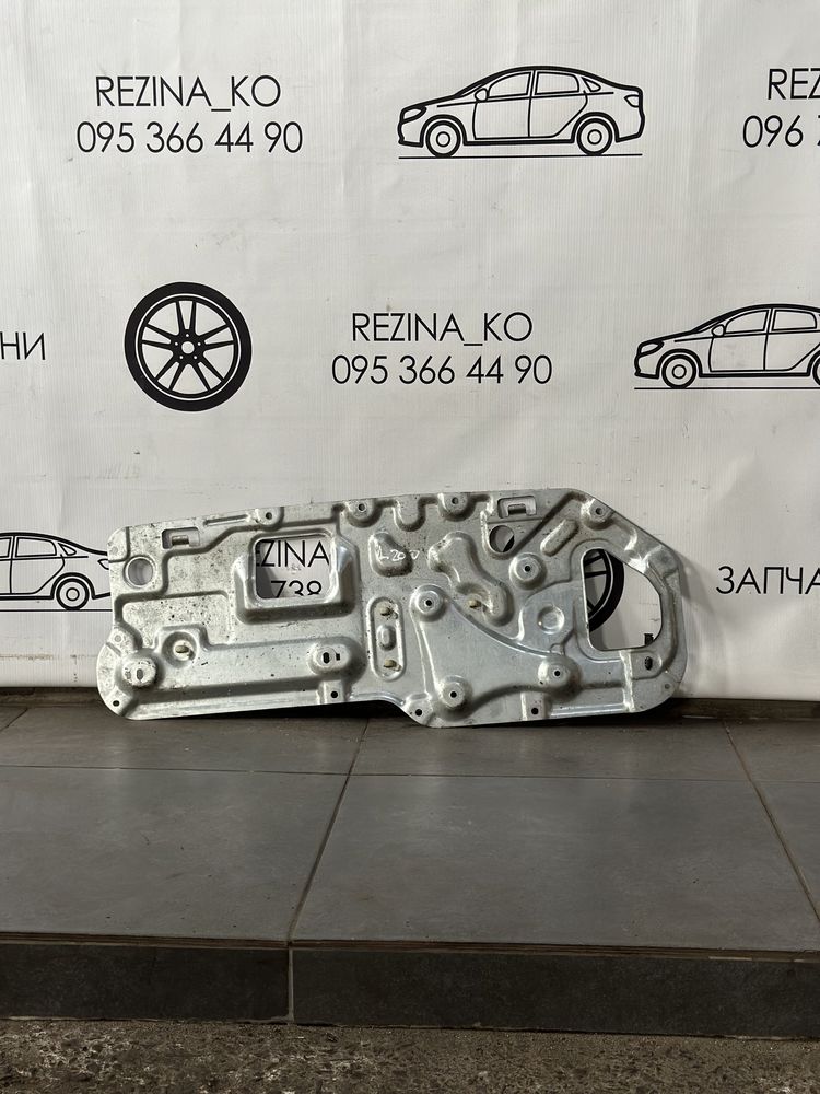 Склопідйомник задній Mitsubishi L200 2.5 D-ID 4D56U 2006-2014 р.