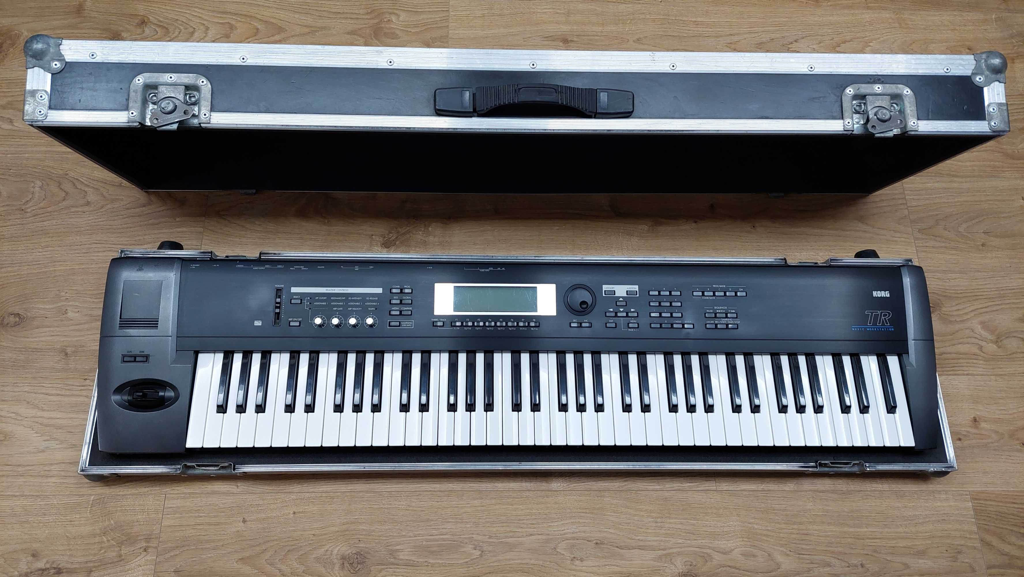 Syntezator KORG TR 76