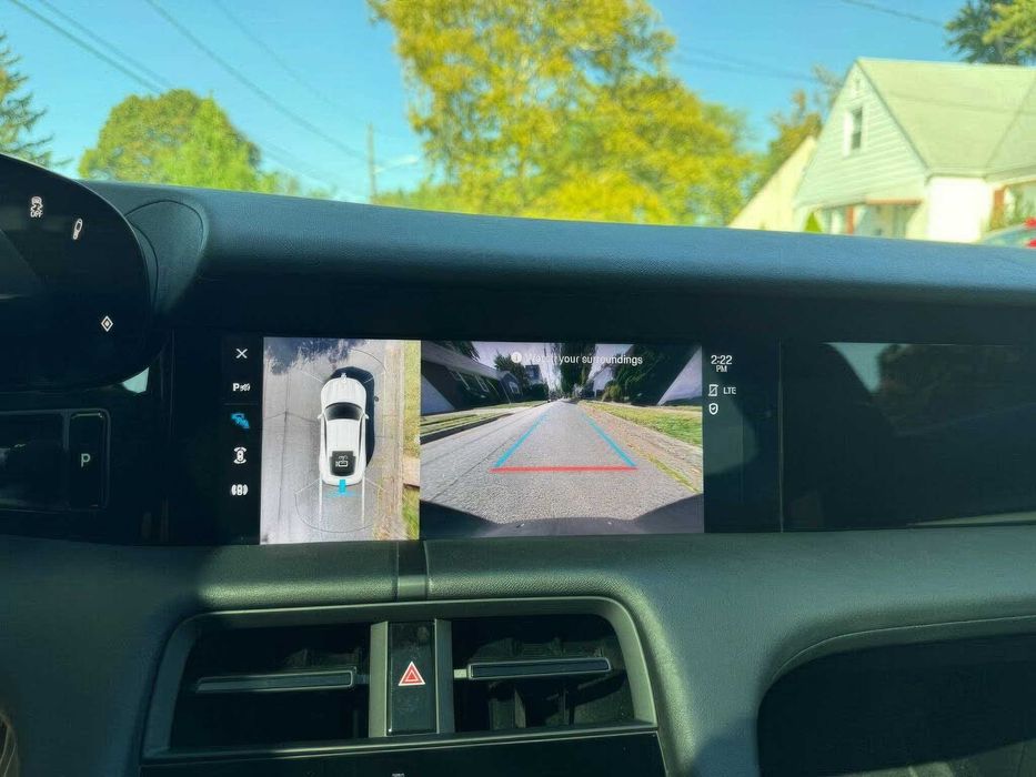 Porsche Taycan      2021