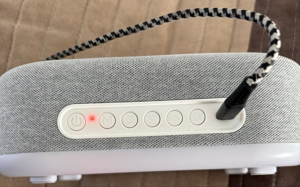 Ładowarka indukcyjna zegarek termometr i lampka 4w1.