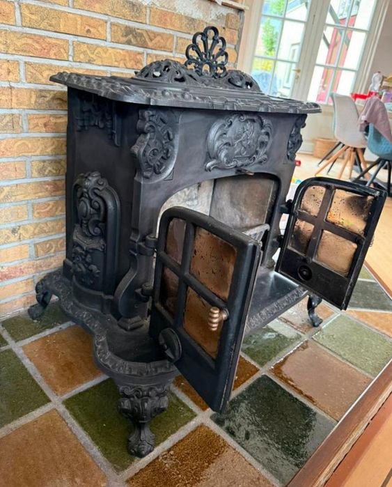 Kominek żeliwny wolnostojący