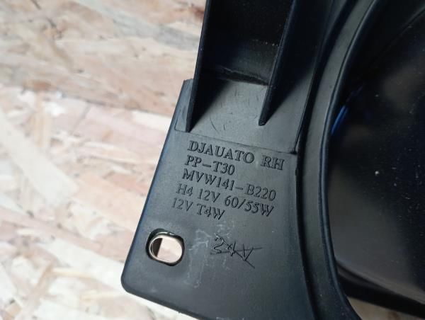 Ótica / farol direita VOLKSWAGEN Polo Sedan (86C, 80)