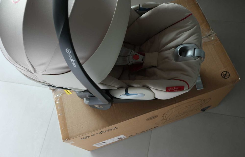Cadeira Auto Cybex Cloud Z I-Size - Edição Ferrari