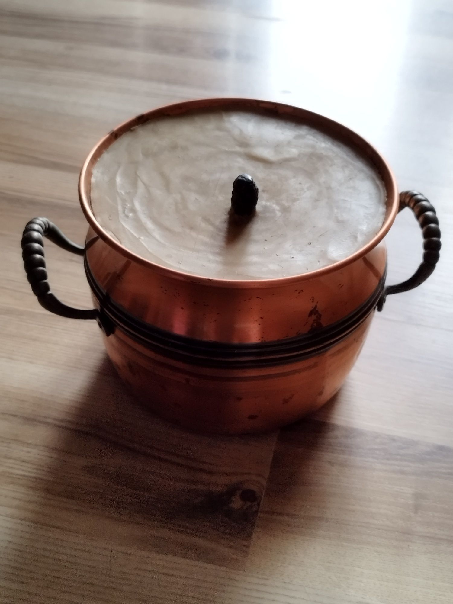 Świeca z wosku pszczelego w garnuszku / 2,3 kg