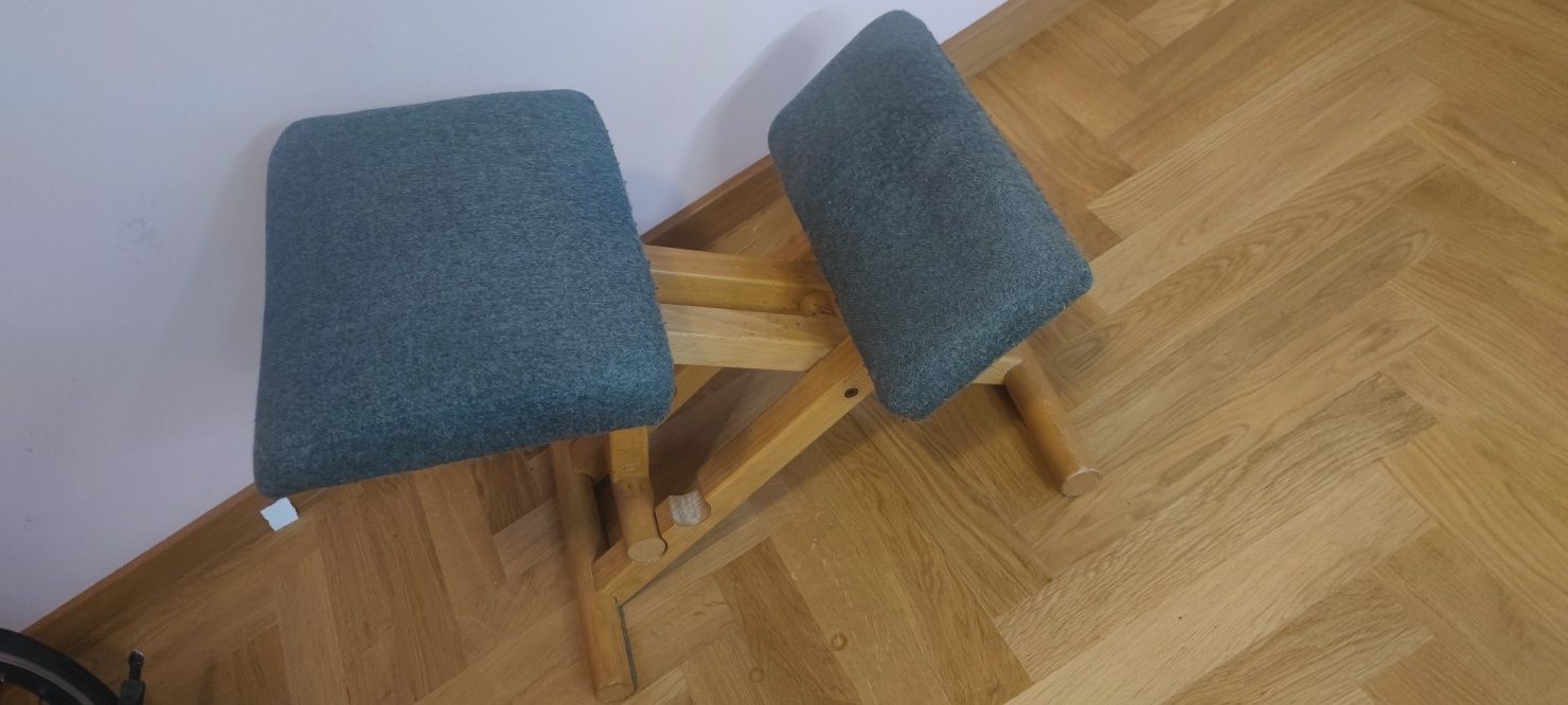 Klękosiad klęcznik krzesło biurka szary drewno