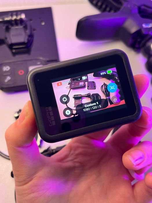 Екшн-камера GoPro Hero 8 з кріпленням-подовжувачем.