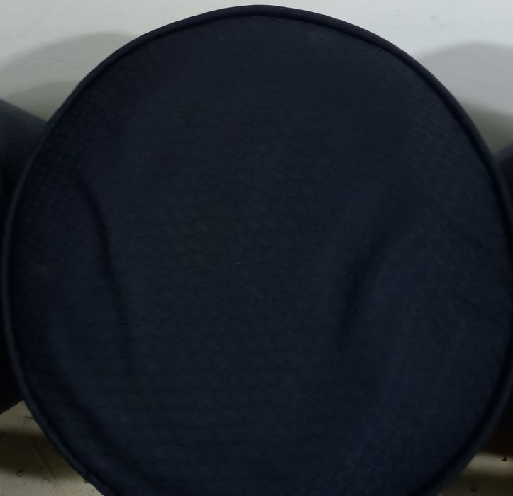 3 Puf para embelelezar e serve de banco para visitas