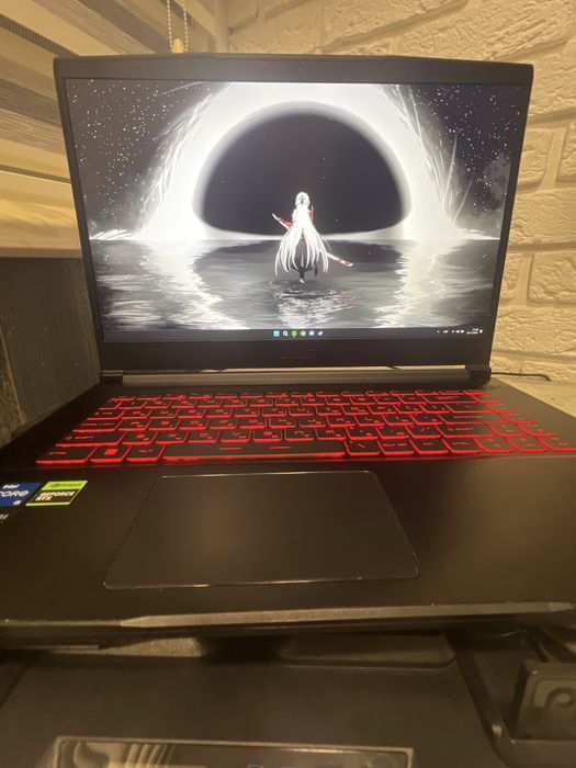 ноутбук msi thin gf63 з підставкою