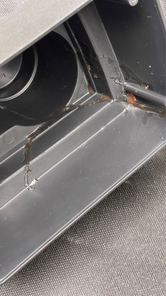 Podłokietnik Renault Duster 2019 - 2023 uszkodzony