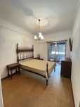 Cama de casal a moda antiga + mesas de cabeceira de madeira