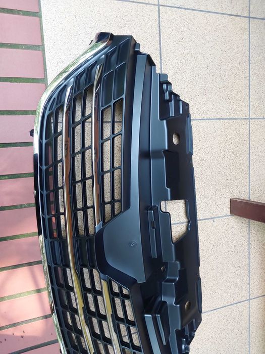 RENAULT TRAFIC III LIFT 2019 + grill atrapa w zderzaku chrom