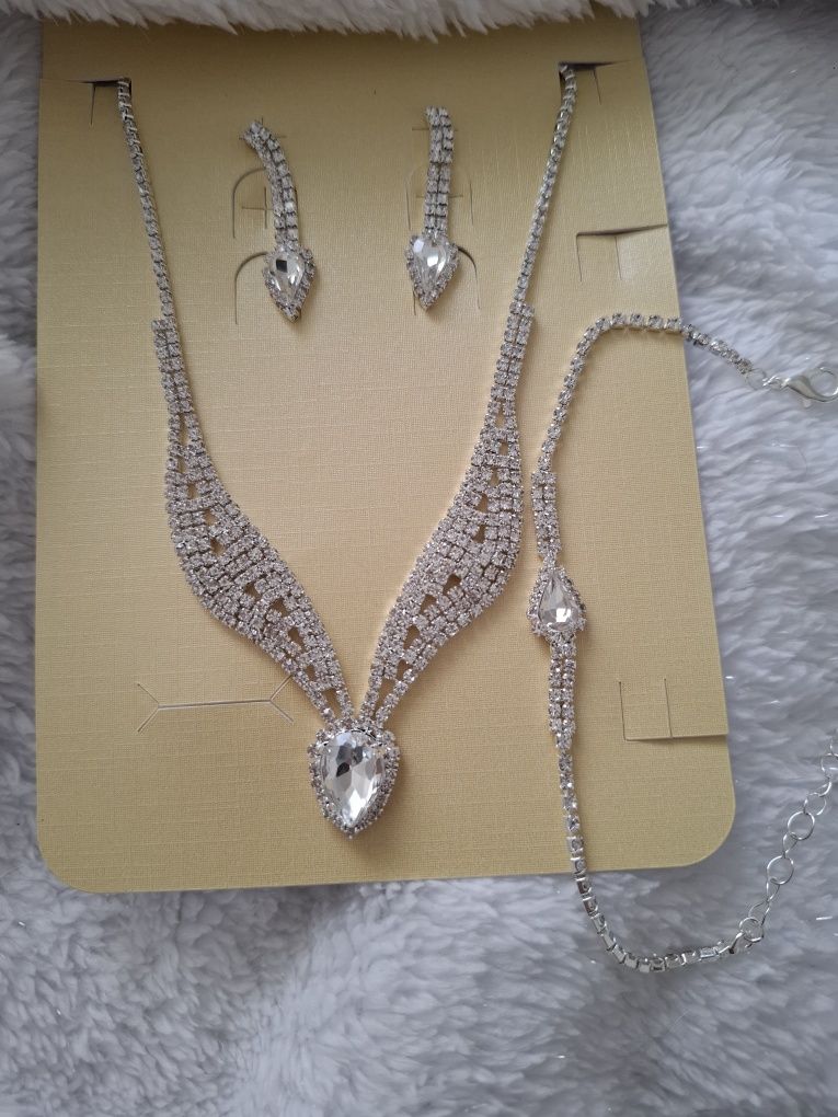 Conjunto colar, brincos e pulseira