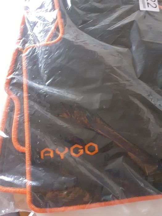 Sprzedam dywaniki do Toyoty Aygo
