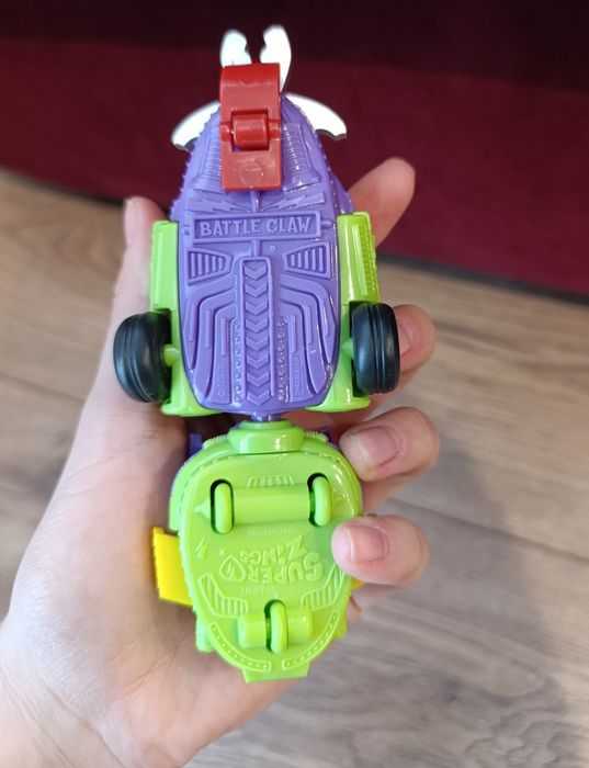 Pojazd Auto Battle Claw SuperZings MegaJet seria 4 figurka SuperThings