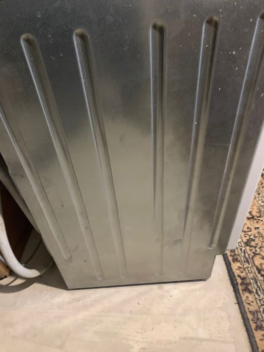 Пральна машина під забудову