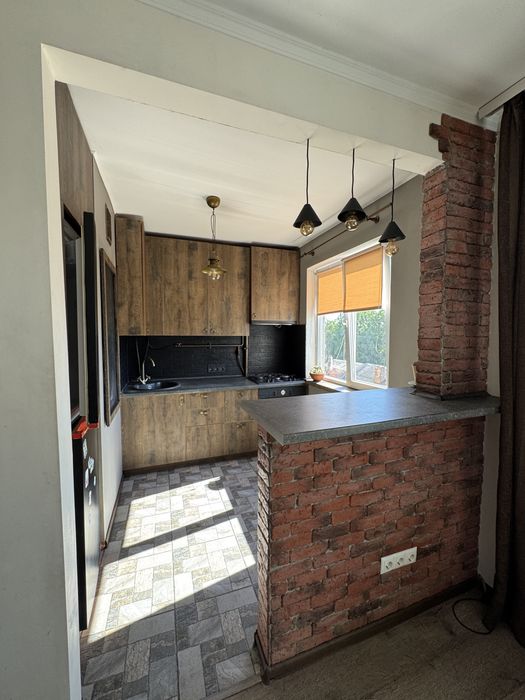 Затишна 2-кімнатна квартира 45 м², 3 поверх, вул. Довженка( Толстого)