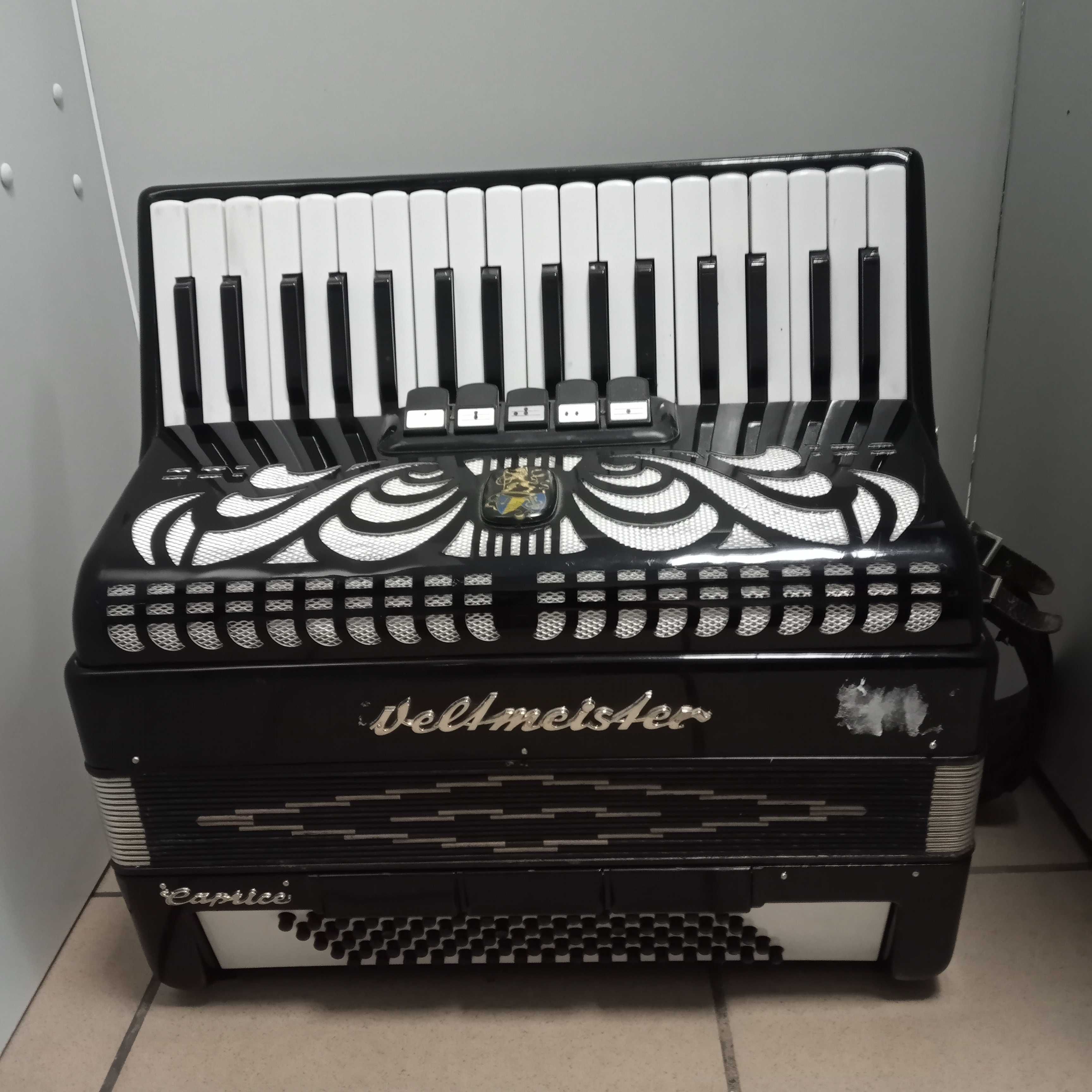 Akordeon Weltmaister Caprice 80 basów (koncertowy)