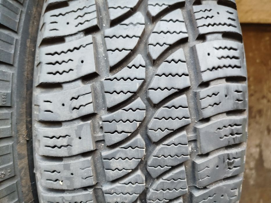 Opony zimowe Strial 215/65R16C