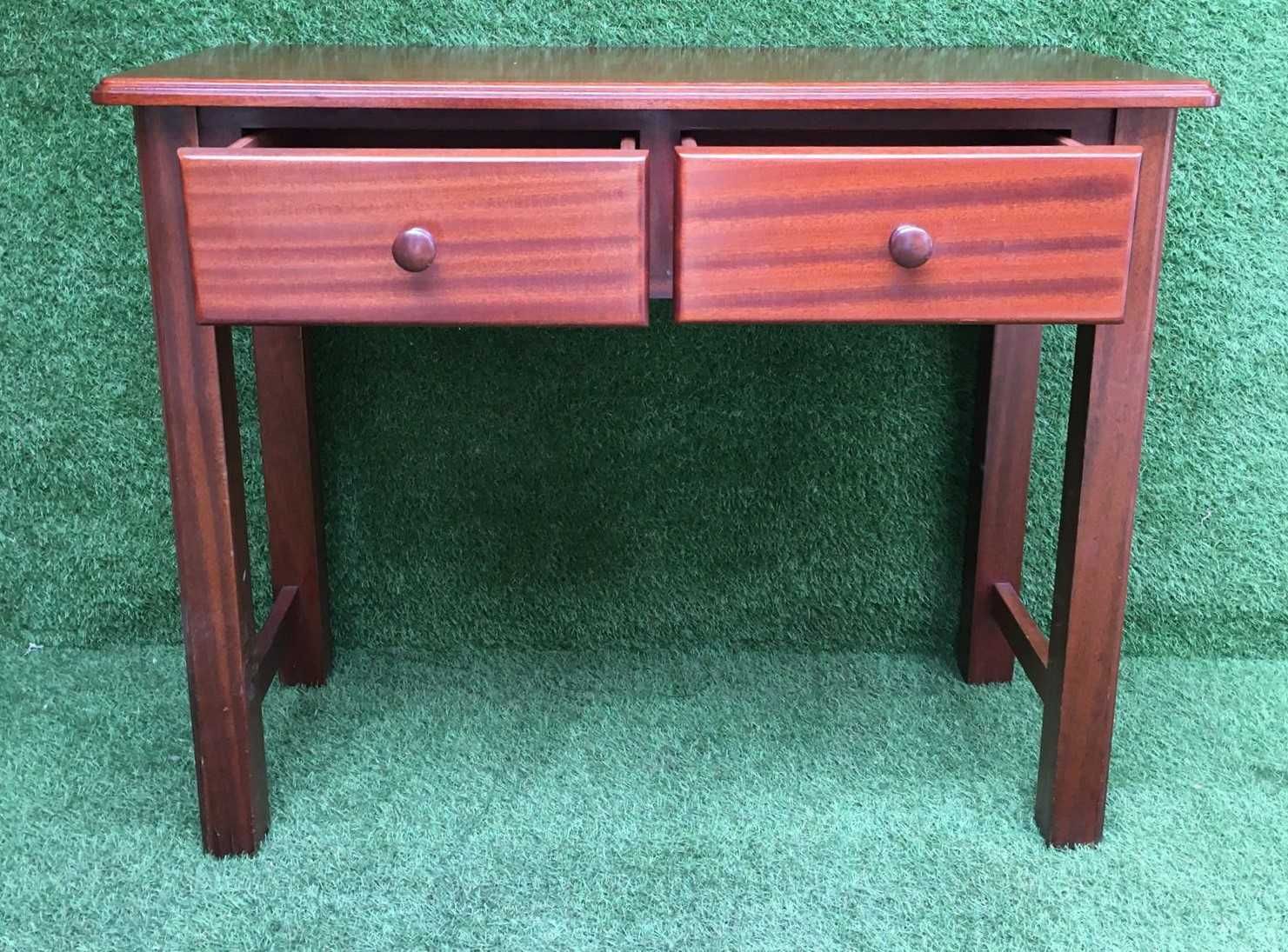 Mesa de encostar como nova