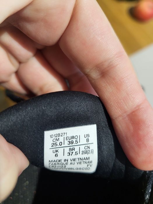 Бігові кросівки Asics GT-2000 11, розмір 39,5