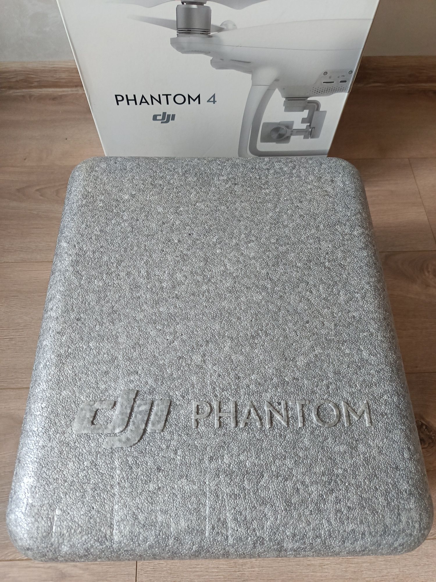 Квадракоптер DJI PHANTOM 4