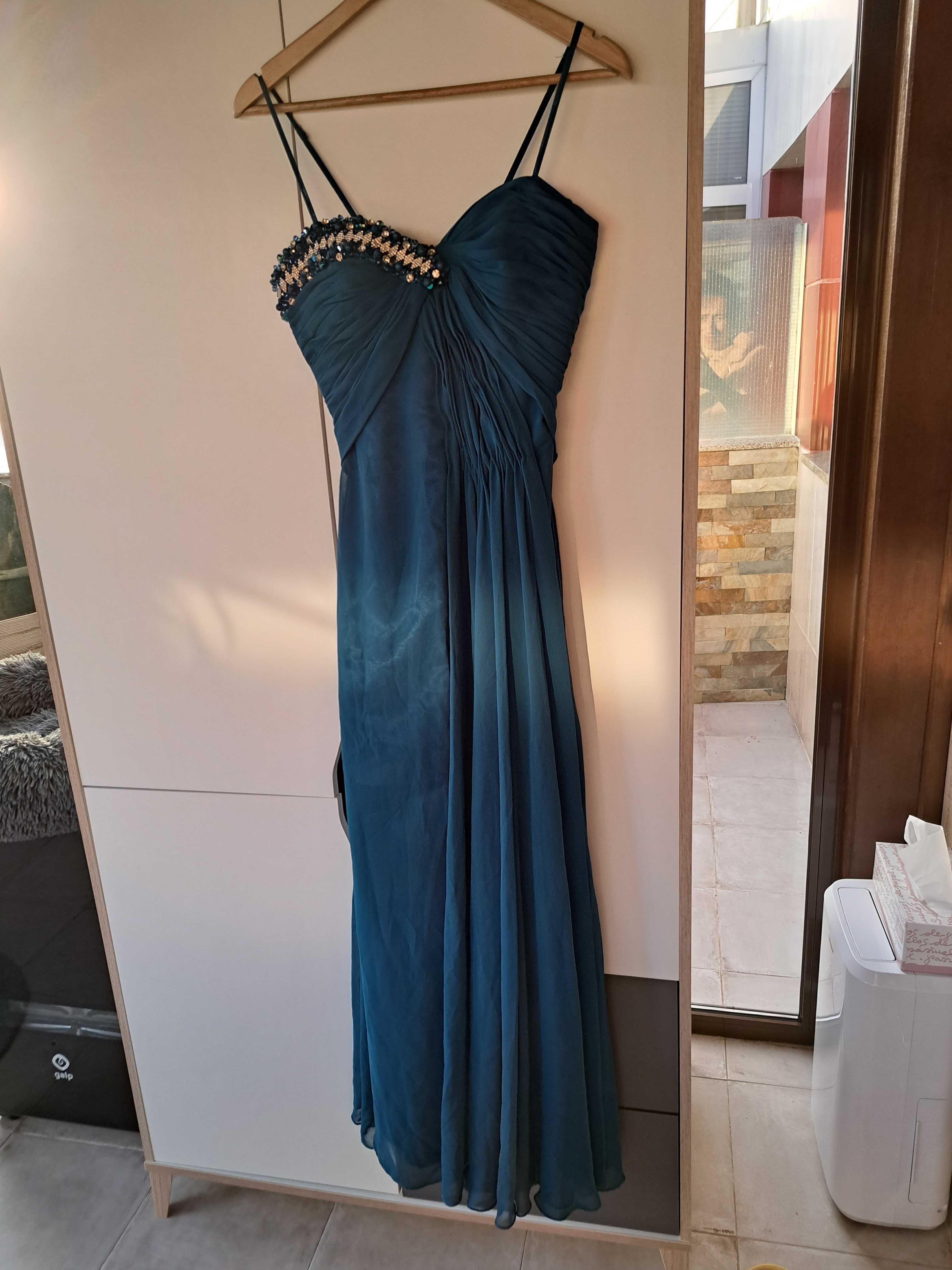 Vestido de cerimónia azul com pedras