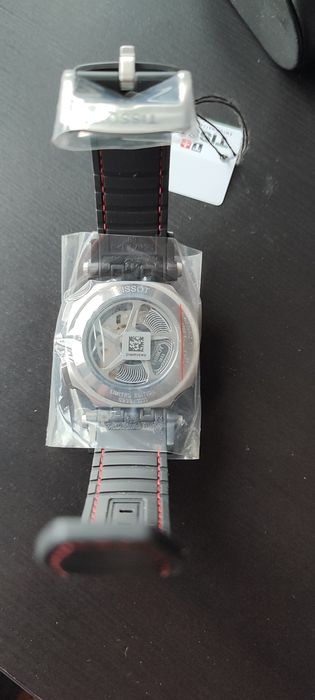 Zegarek Tissot T-rece+zestaw do pielęgnacji oraz torba kosmetyczka