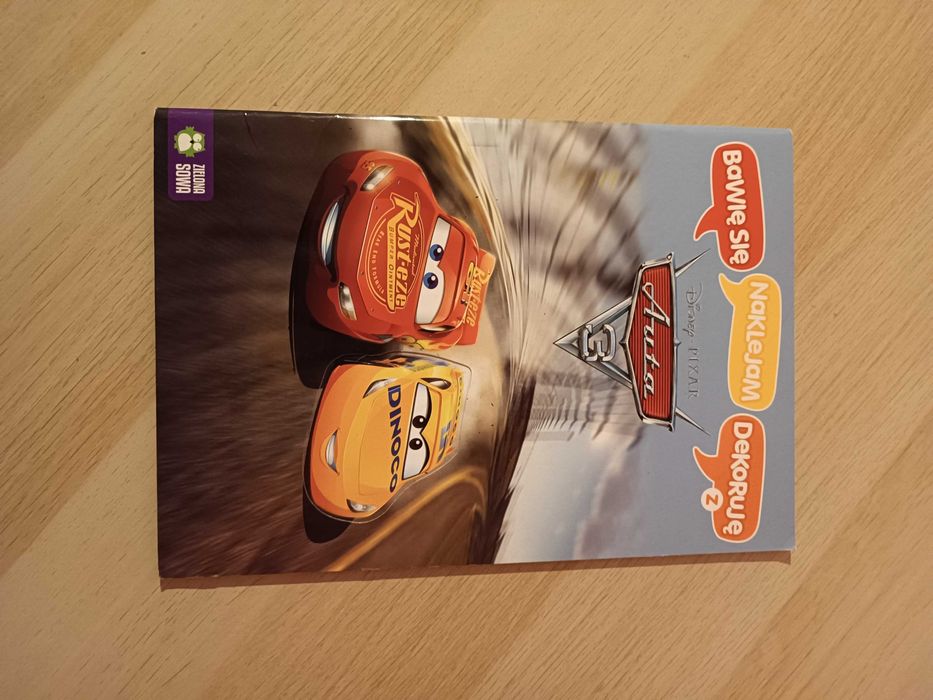 AUTA 3 Bawię się naklejam koloruję książka z naklejkami