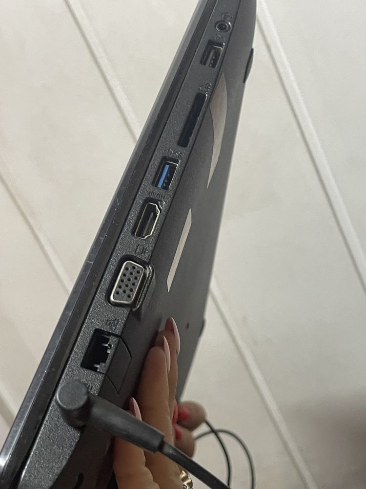 Ноутбук Asus 553m