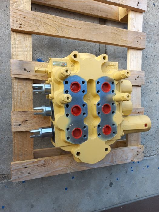 Rozdzielacz główny roboczy R97 ładowarka Ł34 Stalowa Wola  inne części