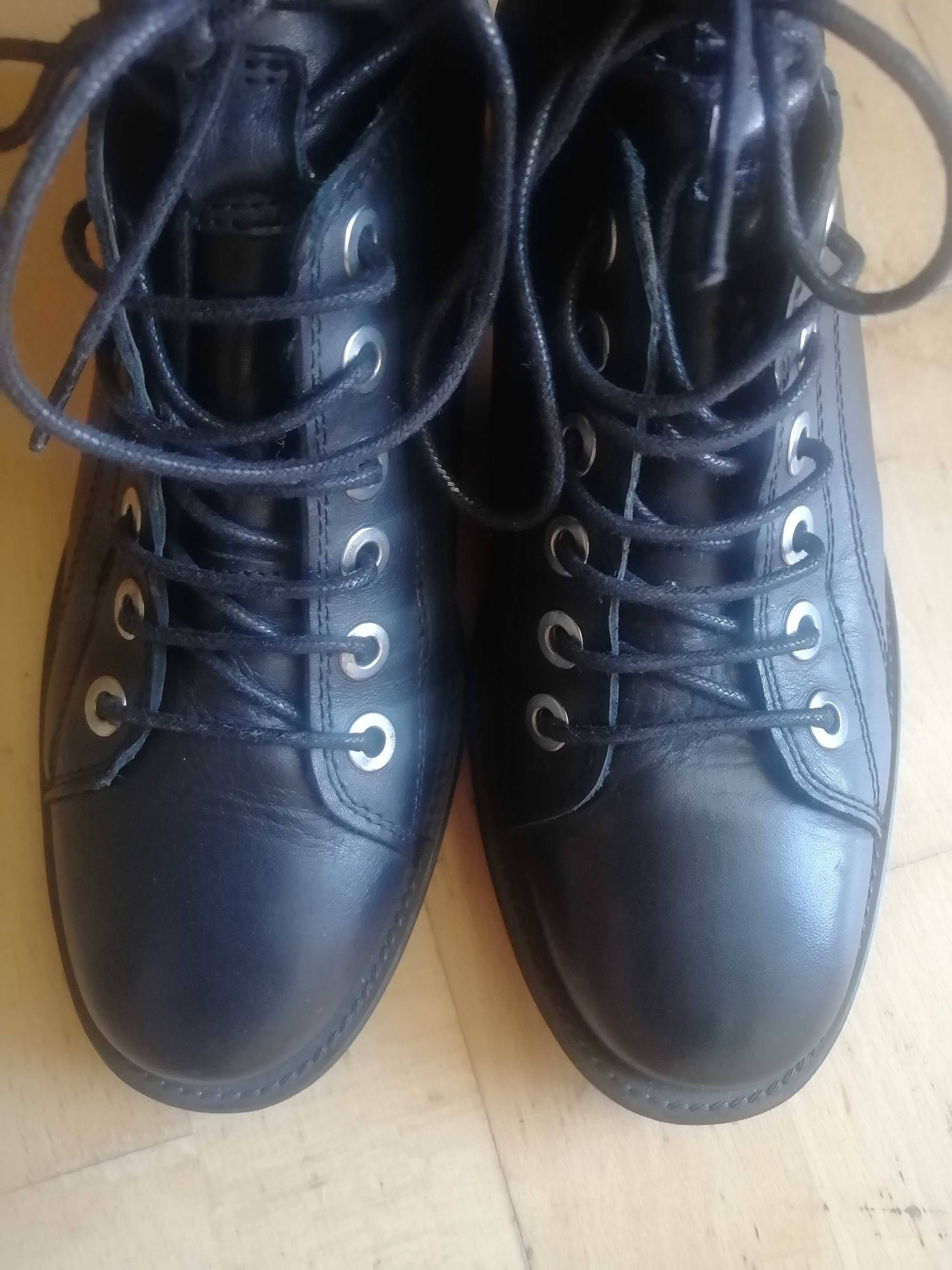 Bota ZARA em pele Biker  tam 38 - Valor já c/envio