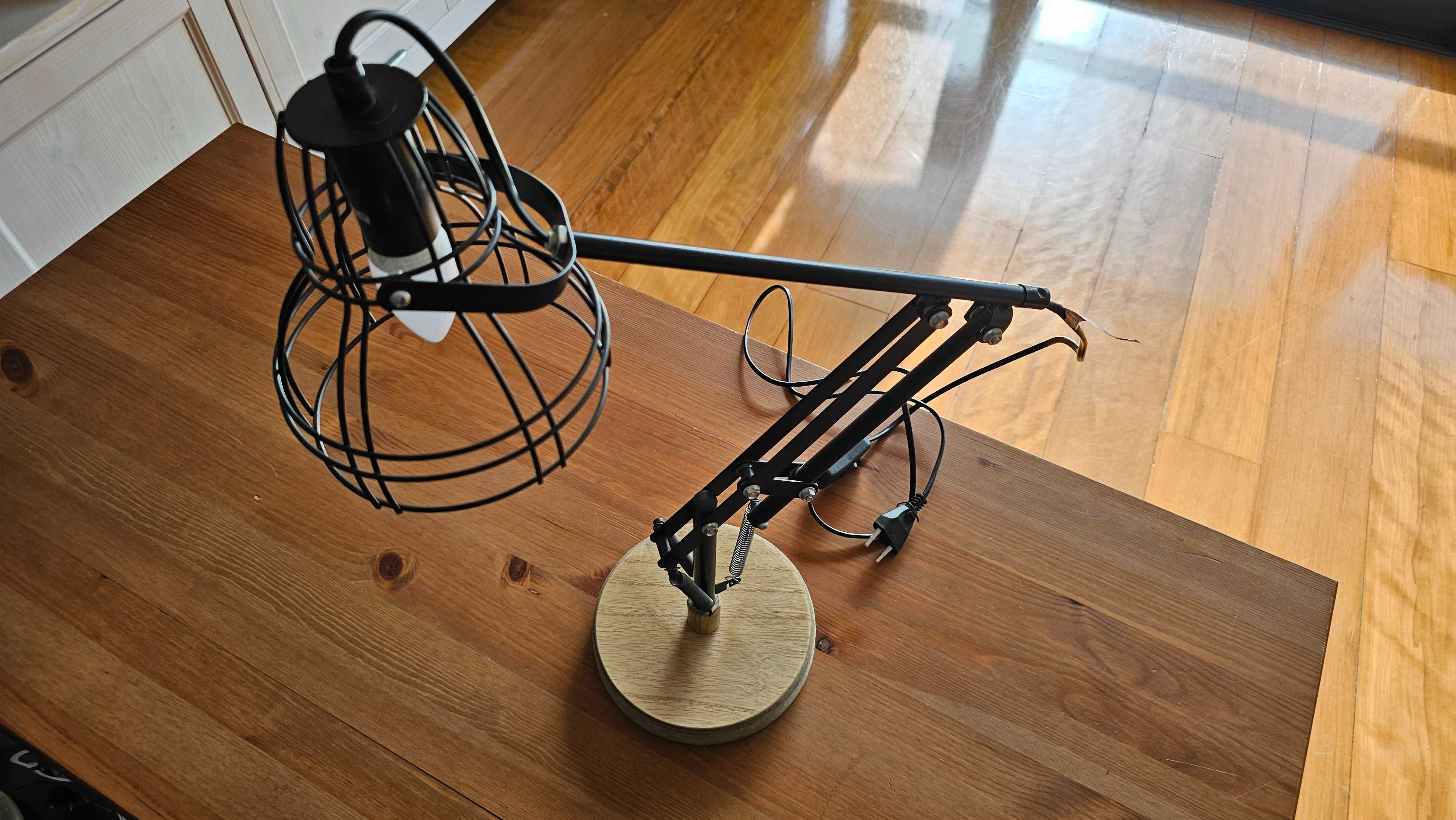 Candeeiro de mesa estilo industrial