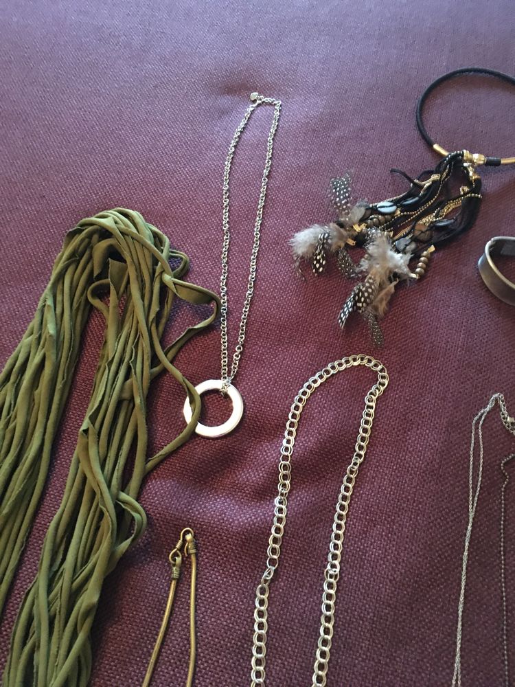 Conjunto de colares, pulseira e brincos