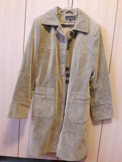 Продам женское демисезонное пальто 44 размера