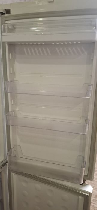 Холодильник Samsung