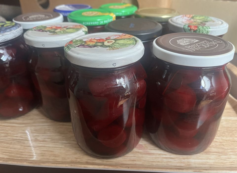 Cała buraczki do sloików 8zł/słoik moja nadwyżka