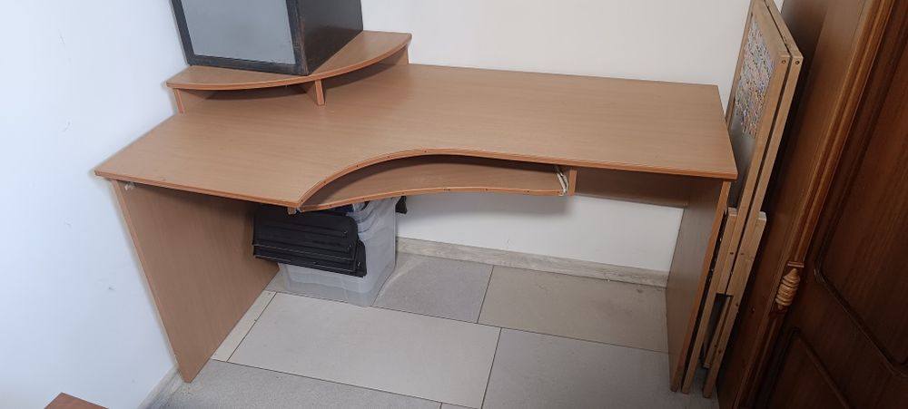 Комп'ютерні столи